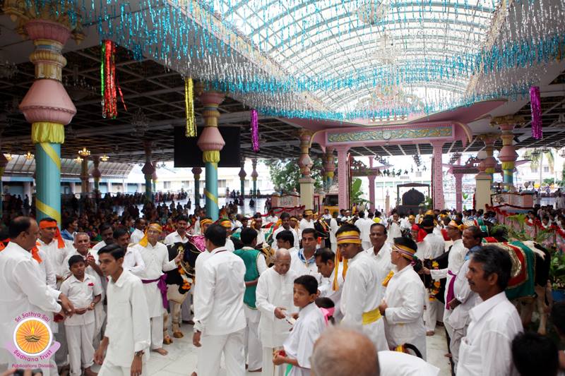 Sri Krishna Janmashtami Celebrations 2014 at Prasanthi Nilayam Updates