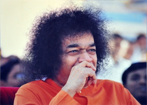 smiling-laughing-avatar-sri-sathya-sai-baba