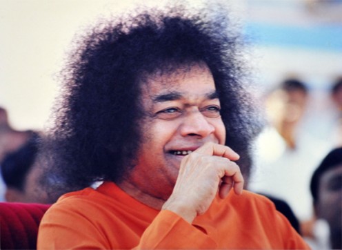 smiling-laughing-avatar-sri-sathya-sai-baba