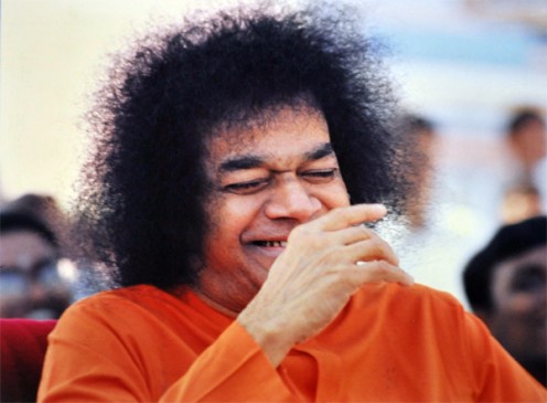 smiling-laughing-avatar-sri-sathya-sai-baba