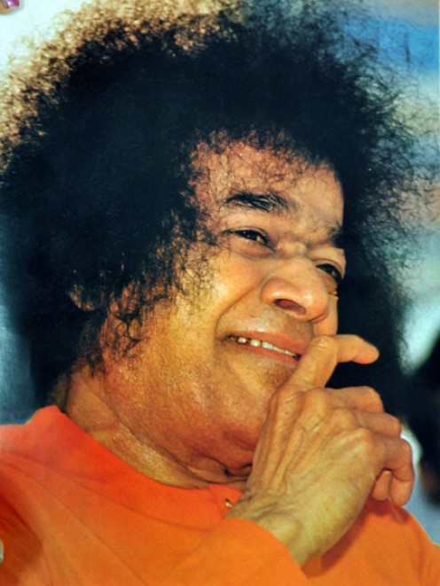 smiling-laughing-avatar-sri-sathya-sai-baba