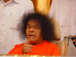 sri-sathya-sai-baba-expressions-om-sai-ram