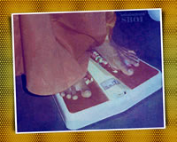 sri-sathya-sai-baba-standing-on-Weighing-Machine-scale