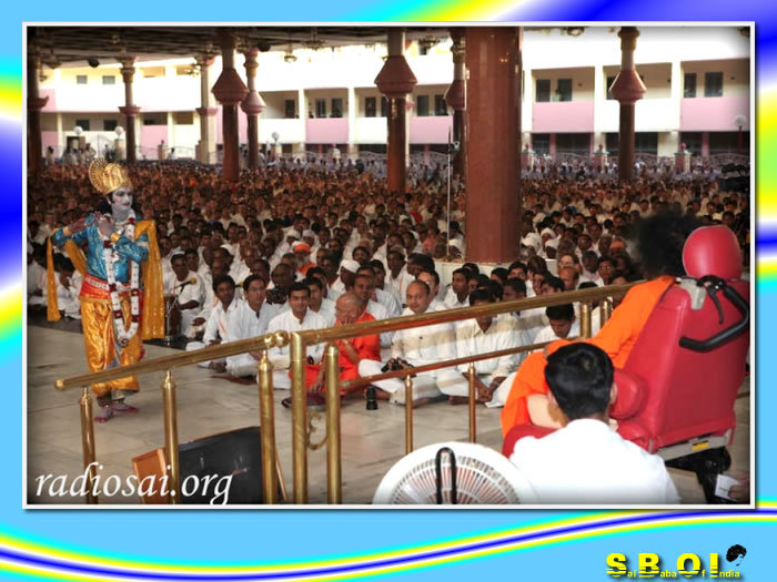 http://www.saibabaofindia.com/devotees_from_nilgiri_music_program_for_sai_baba.htm