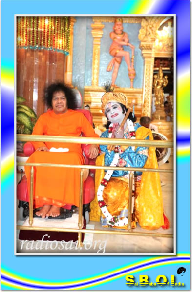 http://www.saibabaofindia.com/devotees_from_nilgiri_music_program_for_sai_baba.htm